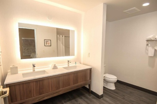 Holiday Inn Oakland Airport image 12