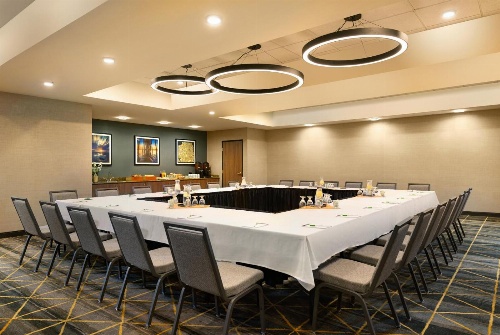 Holiday Inn Oakland Airport image 4